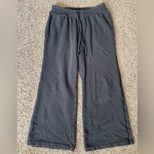 Travel Leisure Cropped Charcoal/Navy Pants
